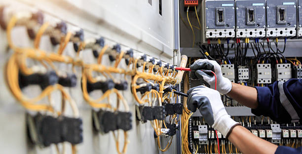 Professional Electrician technician working in Oak Grove, AL